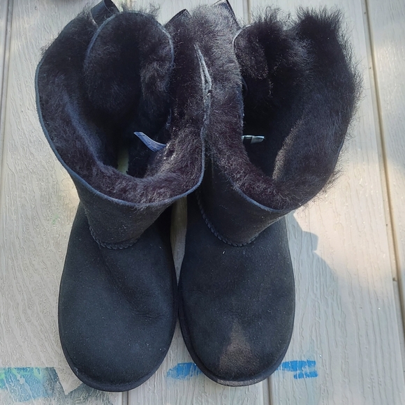 Worn 2 times girls size 4 UGG boots - Picture 2 of 5
